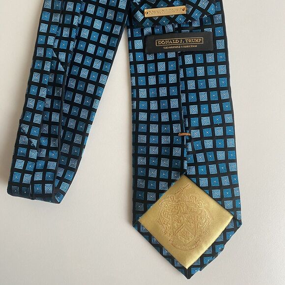 Donald J Trump Signature Collection‎ Silk Tie Blue Geometric Gold Bar 60”x3.5” - Picture 2 of 8